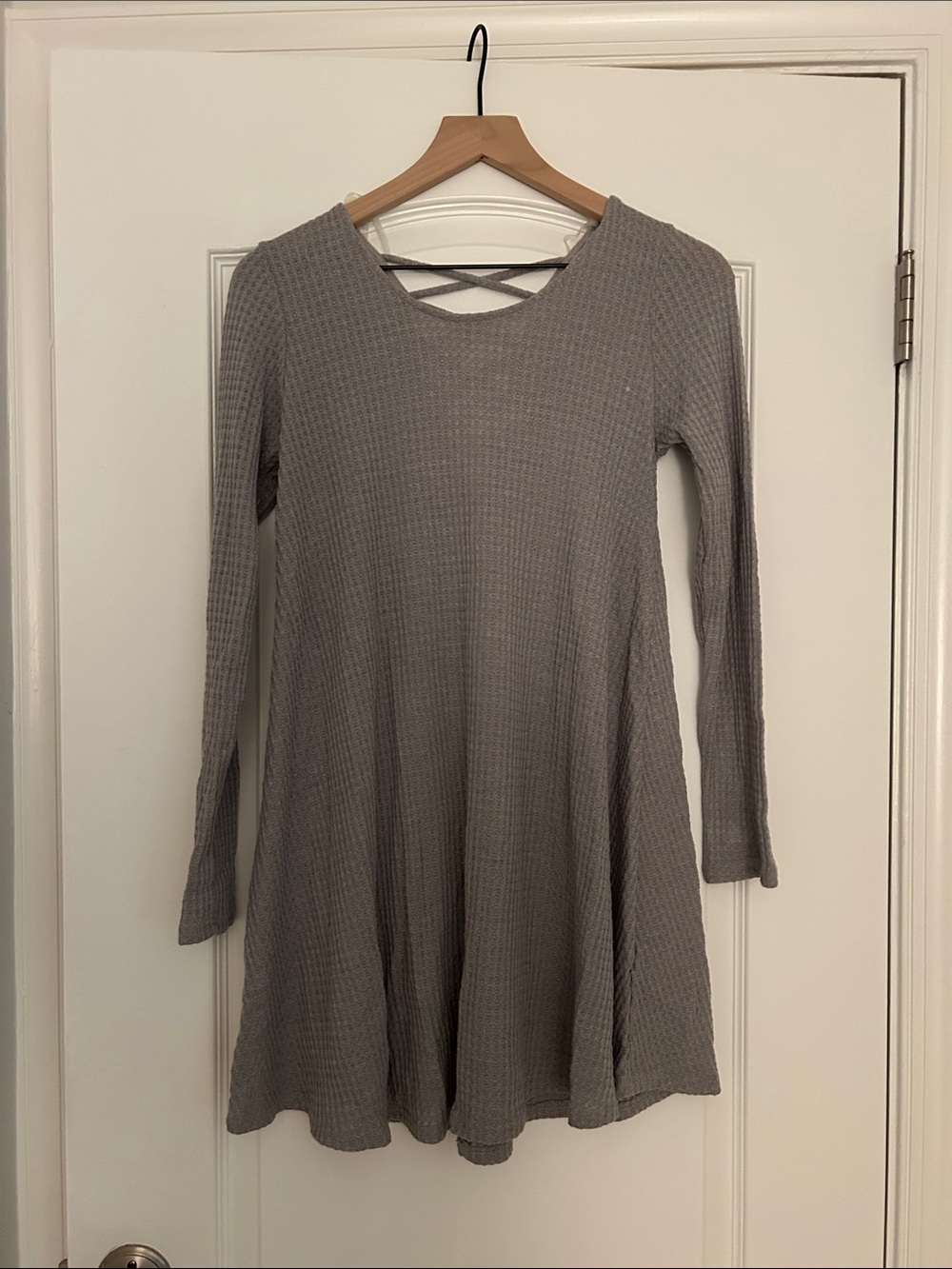 Francesca's Collections Gray Waffle Knit Long Sleeve Dress Tunic with Tie Back